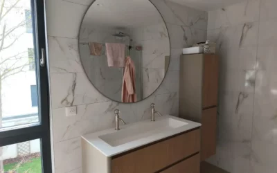 Salle de bain premium bois et carrelage effet marbre